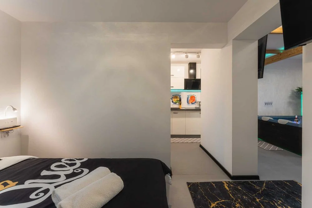 Domek apartament Love SPA JAUCUZZI w pokoju na wyłączność bez limitów balkon na życzenie śniadanie do pokoju jacuzzi zewnętrzne grill rowery e-bike – zdjęcie 10