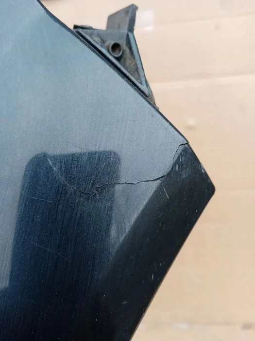 Błotnik prawy przód przedni Renault Megane II – zdjęcie 2