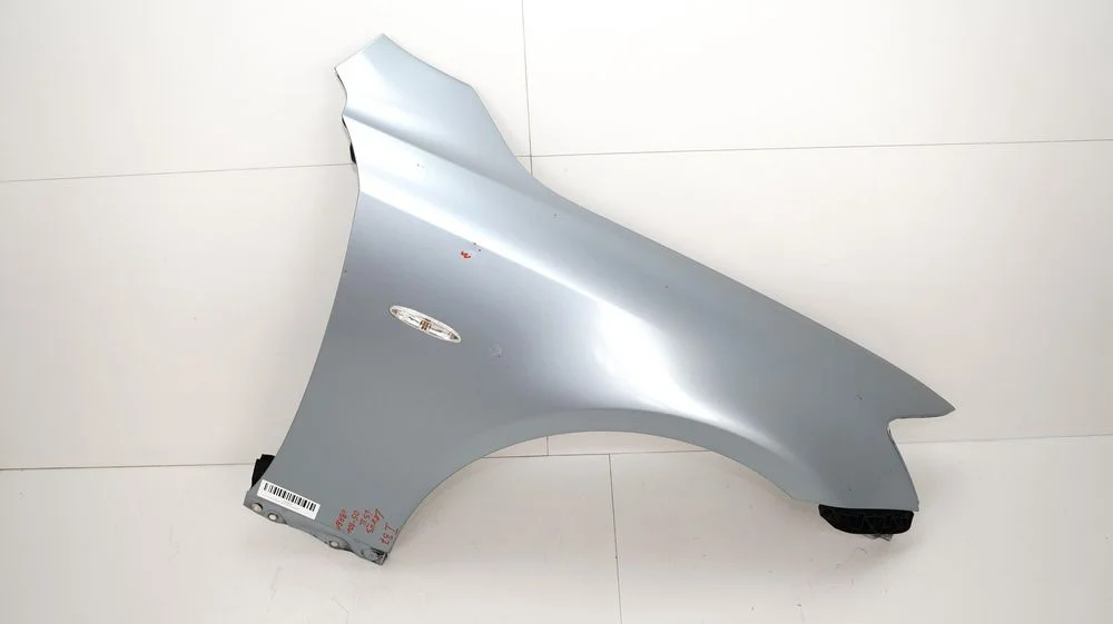 Błotnik prawy przód przedni lexus is ii 05-10r 8r6