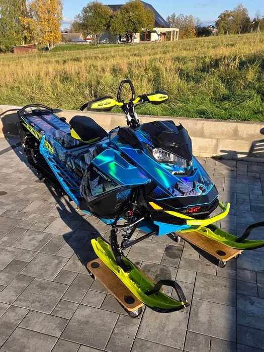 Skuter snieżny Ski Doo Summit 850 X.. – zdjęcie 2