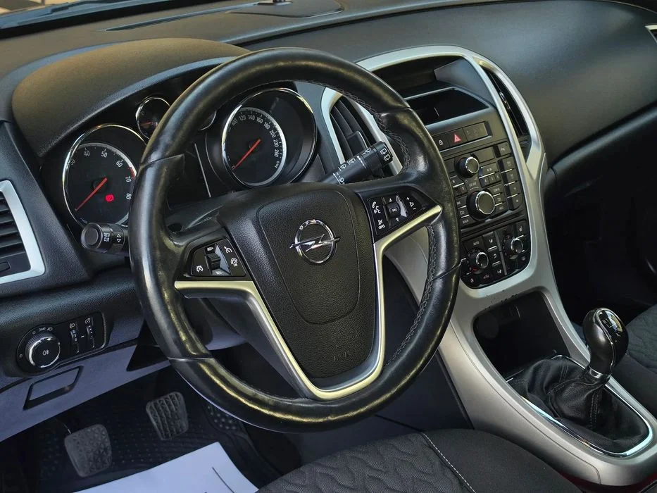 Opel Astra // cosmo // 1.4 TB // 140 PS // 166 000 km // Klimatron // Hak – zdjęcie 5