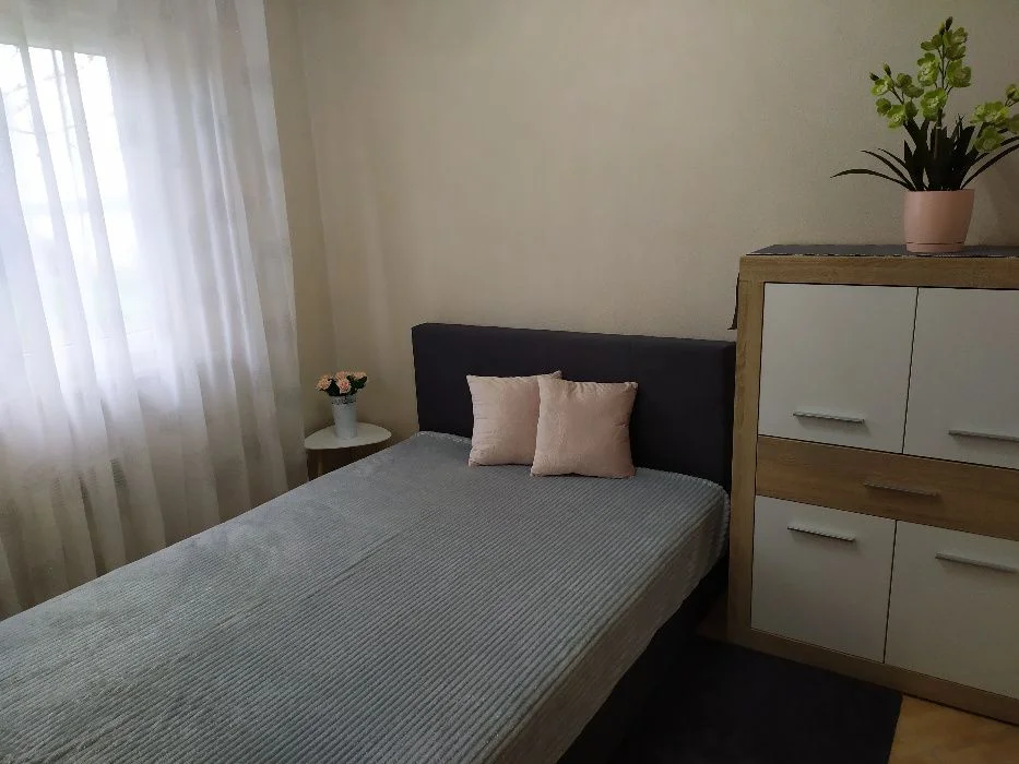 Domek nad jeziorem z linią brzegową, pięknym widokiem, sauną i jacuzzi – zdjęcie 6