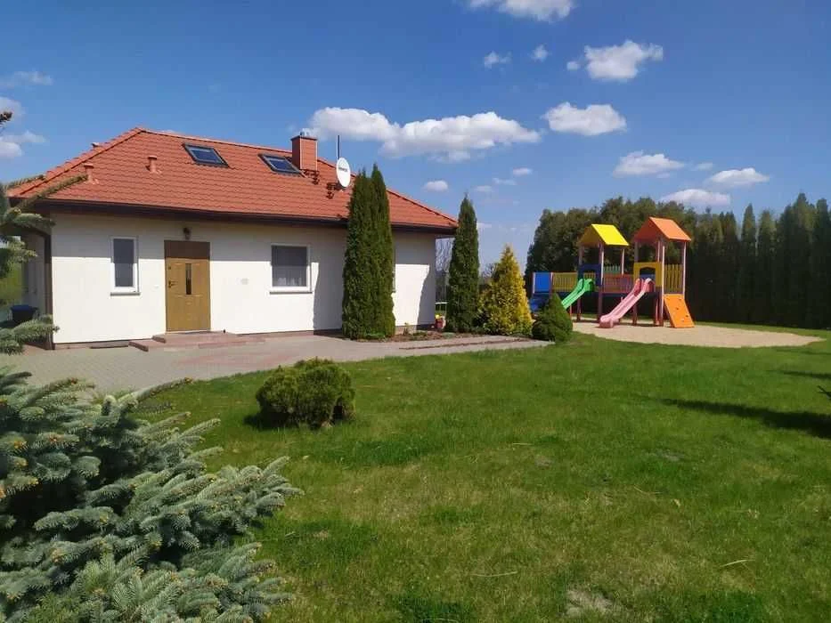 Domek nad jeziorem z linią brzegową, pięknym widokiem, sauną i jacuzzi