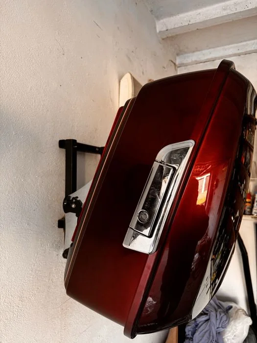 Nowy kufer centralny Harley Road King szybki montaż