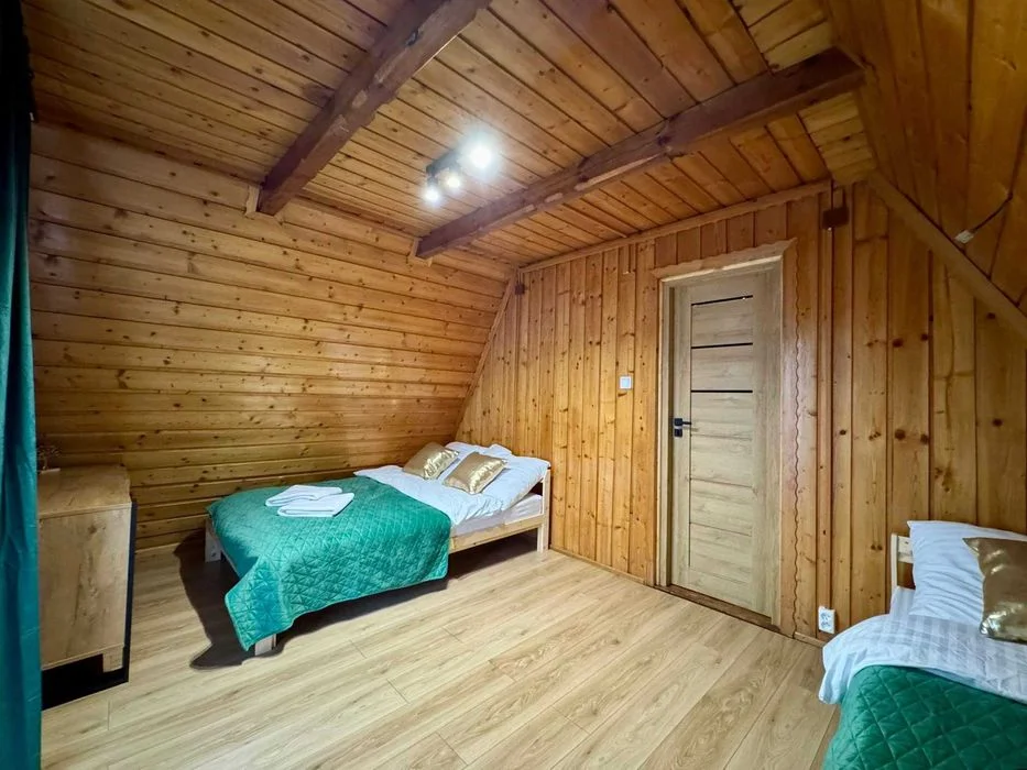 Dom nad jeziorem z jacuzzi – komfortowy pobyt w naturze- 120 zł/osoba, Luksusowe domki w górach z balią i jacuzzi na niezapomniany kawalerski nad wodą – zdjęcie 9