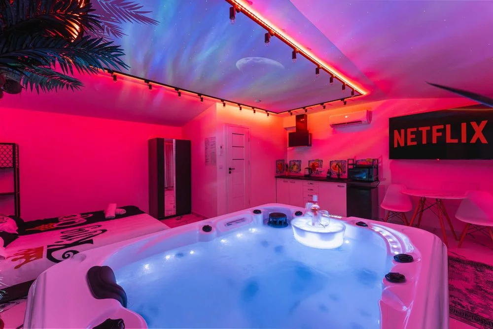 Domek apartament LOVE SPA JAUCUZZI w pokoju na wyłączność bez limitów na życzenie śniadanie do pokoju strefa z jacuzzi na zewnątrz grill rowery e-bike – zdjęcie 3