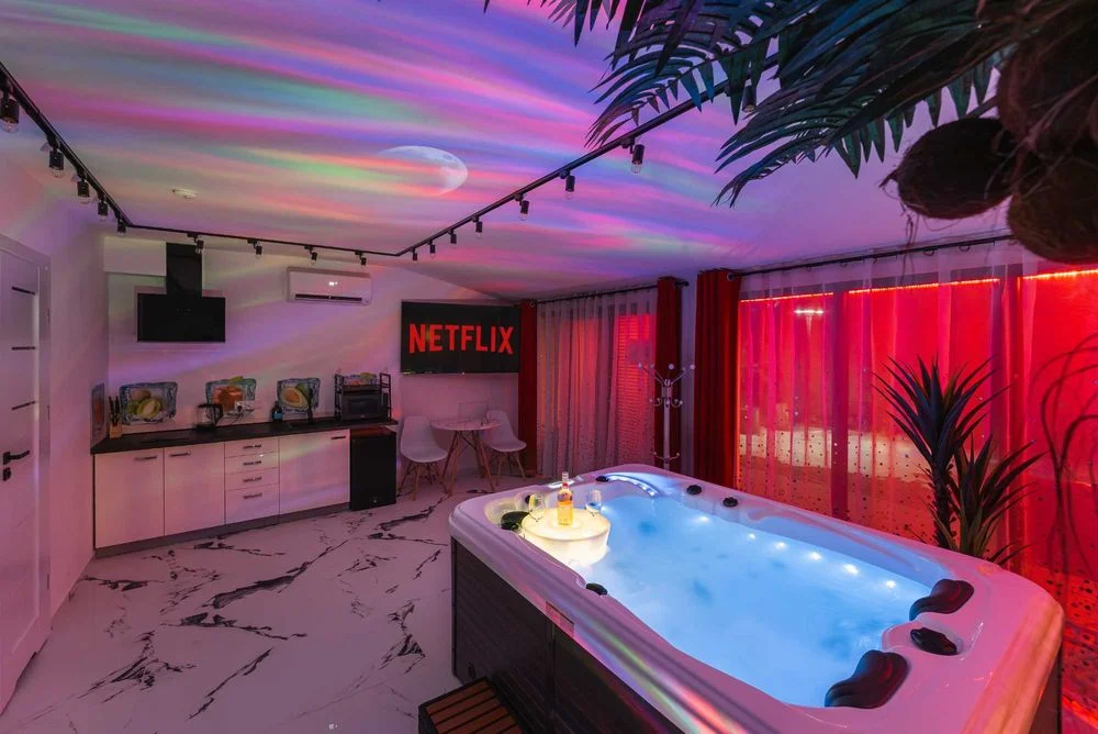Domek apartament LOVE SPA JAUCUZZI w pokoju na wyłączność bez limitów na życzenie śniadanie do pokoju strefa z jacuzzi na zewnątrz grill rowery e-bike – zdjęcie 7