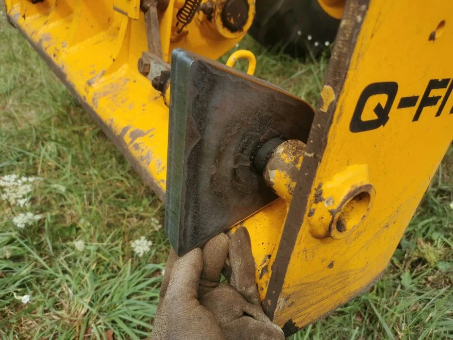 Mocowanie JCB Q-Fit hak #30mm, dzielone, widły, szufla, łyżka, adapter – zdjęcie 4