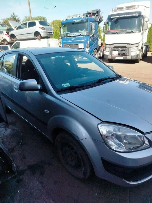 Kia Rio na części. – zdjęcie 3