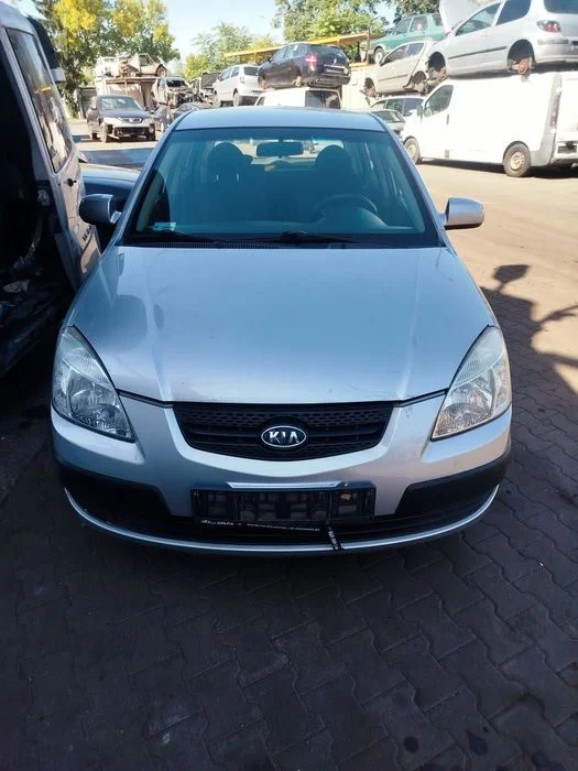 Kia Rio na części.