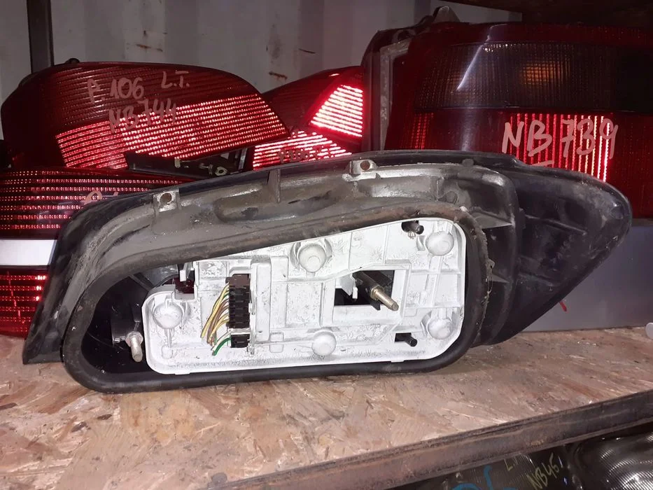 Lampa Tylna Tył Lewy Lewa Peugeot 306 – zdjęcie 2