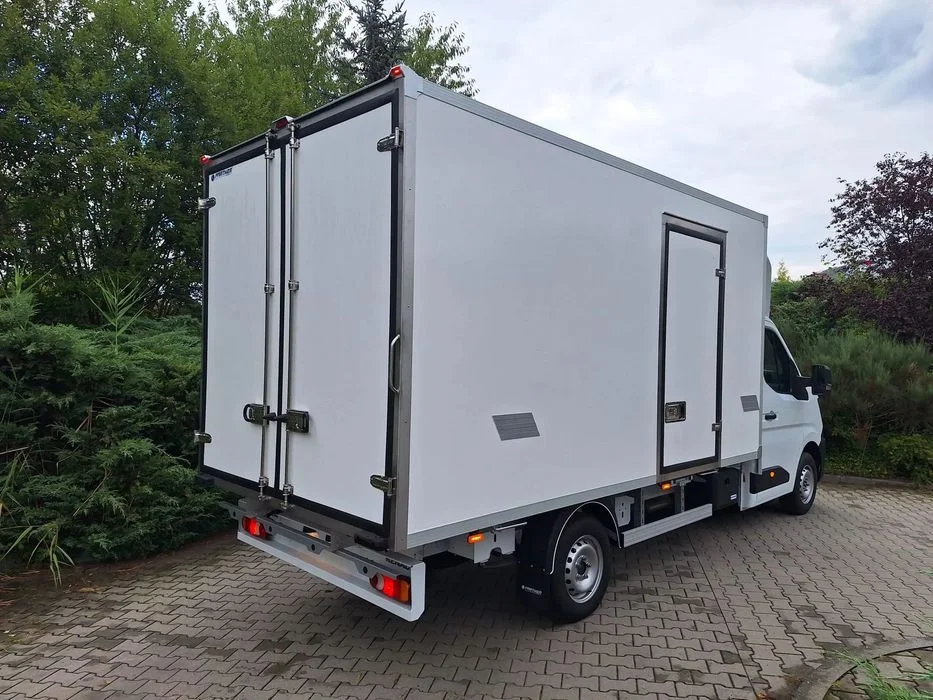 Renault Master Kontener 8 palet z windą – zdjęcie 5