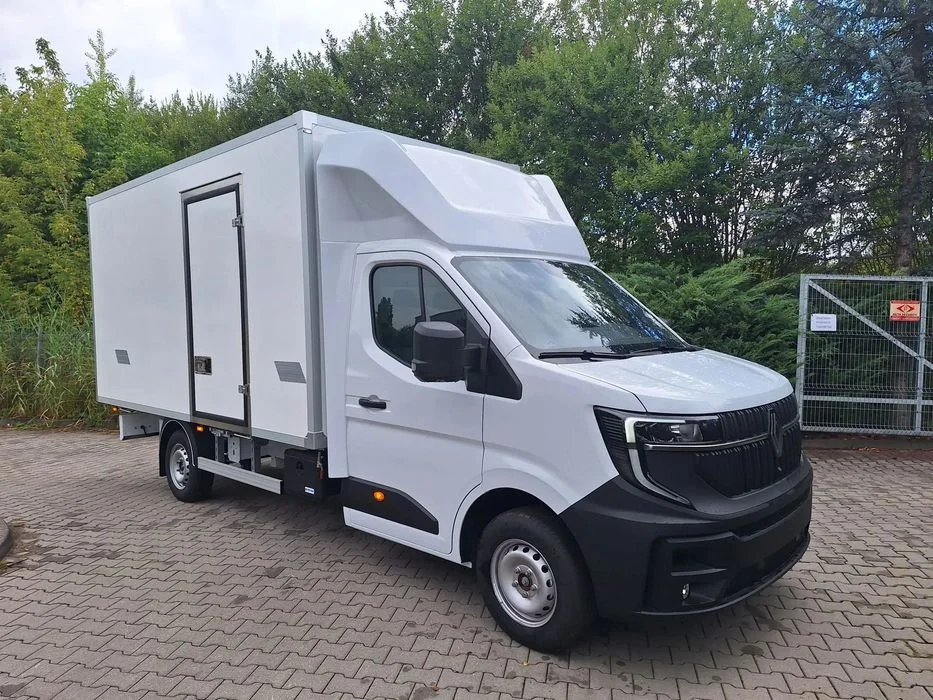 Renault Master Kontener 8 palet z windą