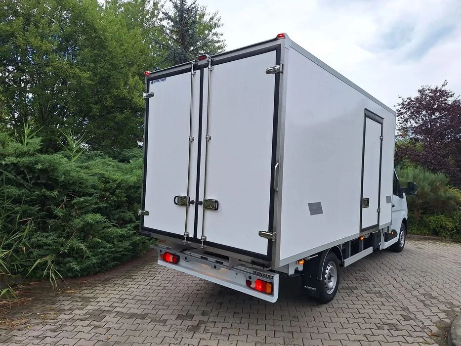 Renault Master Kontener 8 palet z windą – zdjęcie 6