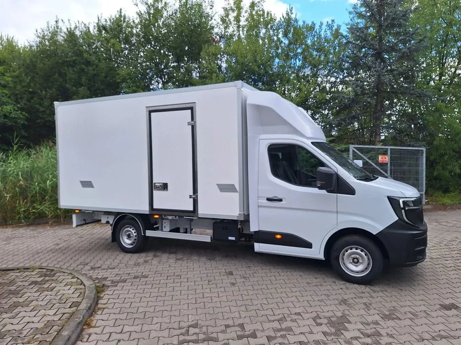 Renault Master Kontener 8 palet z windą – zdjęcie 4