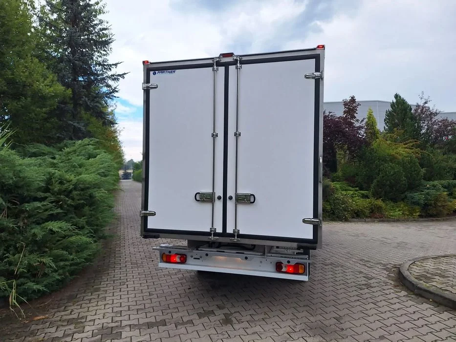Renault Master Kontener 8 palet z windą – zdjęcie 7