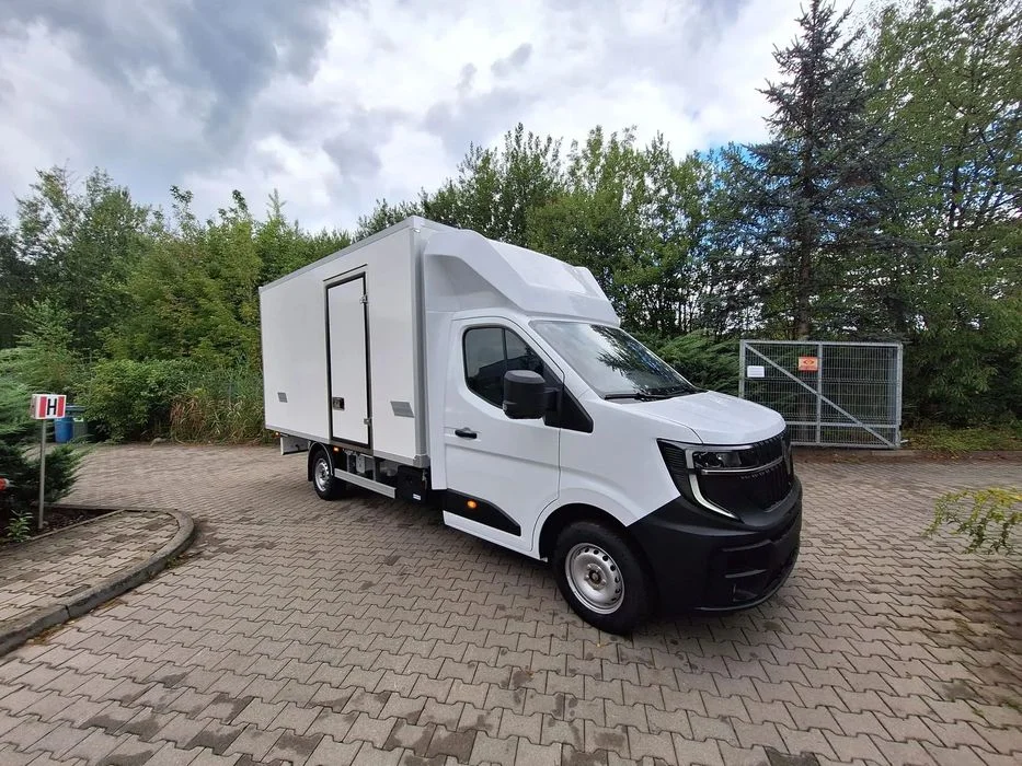 Renault Master Kontener 8 palet z windą – zdjęcie 2