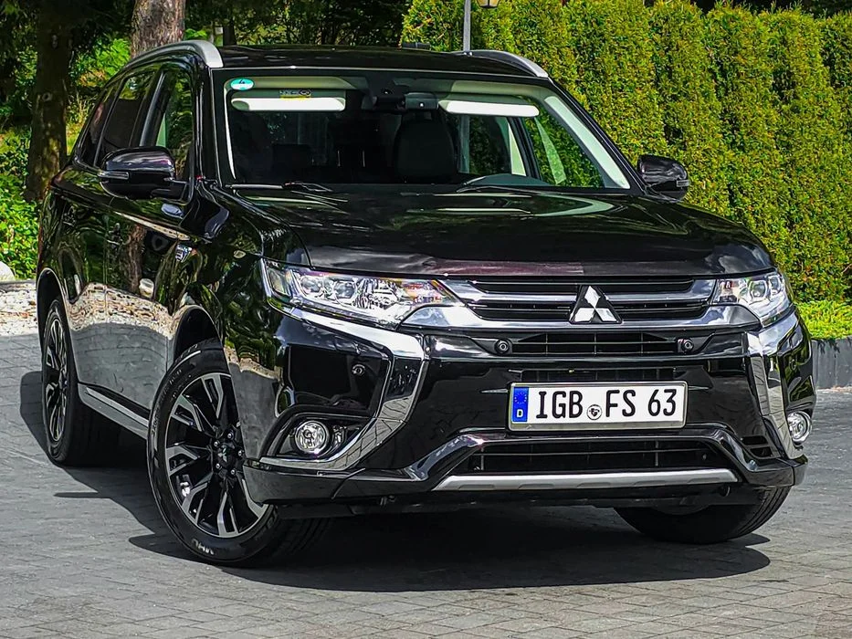 Mitsubishi Outlander 2,0 PLUG IN HYBRYDA ! 4X4 ! Automat ! Instyle Navi + ! Kamera 360 ! – zdjęcie 2