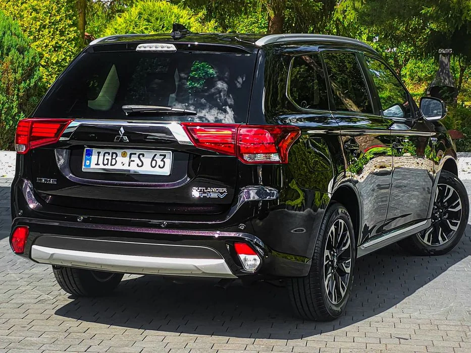 Mitsubishi Outlander 2,0 PLUG IN HYBRYDA ! 4X4 ! Automat ! Instyle Navi + ! Kamera 360 ! – zdjęcie 4