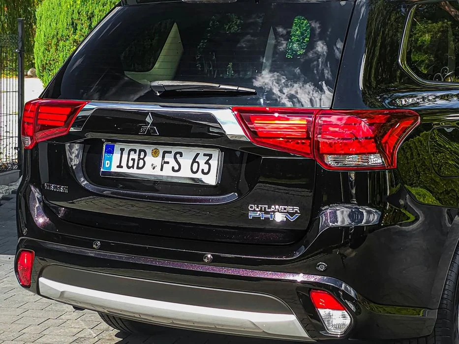 Mitsubishi Outlander 2,0 PLUG IN HYBRYDA ! 4X4 ! Automat ! Instyle Navi + ! Kamera 360 ! – zdjęcie 8