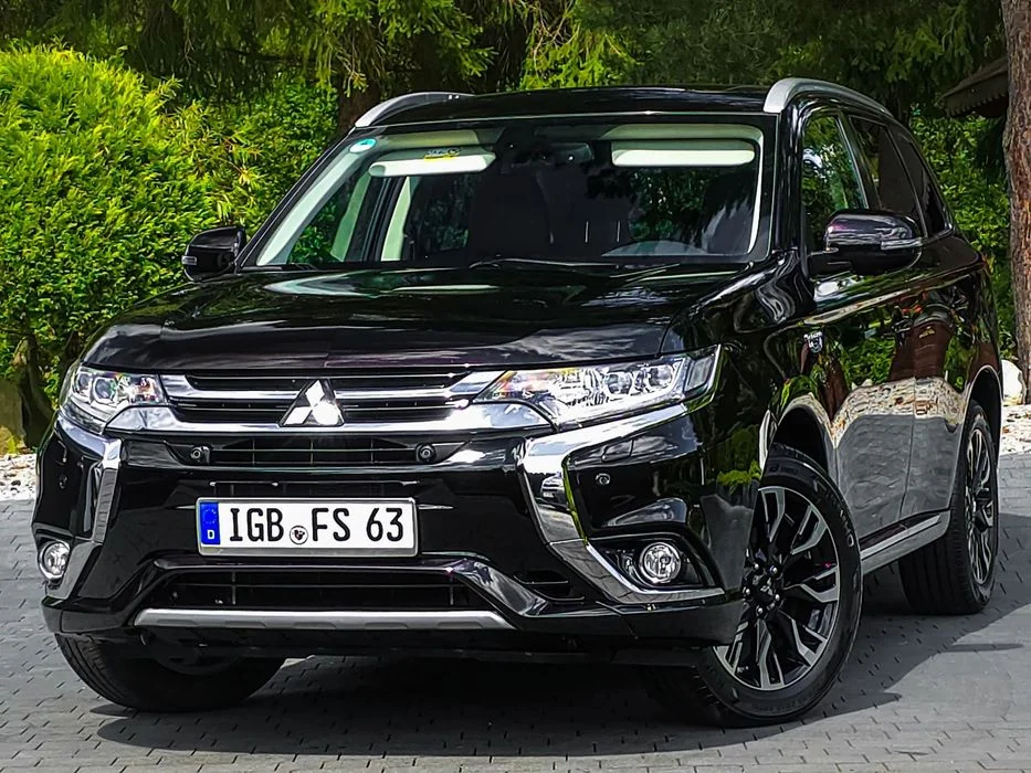Mitsubishi Outlander 2,0 PLUG IN HYBRYDA ! 4X4 ! Automat ! Instyle Navi + ! Kamera 360 !