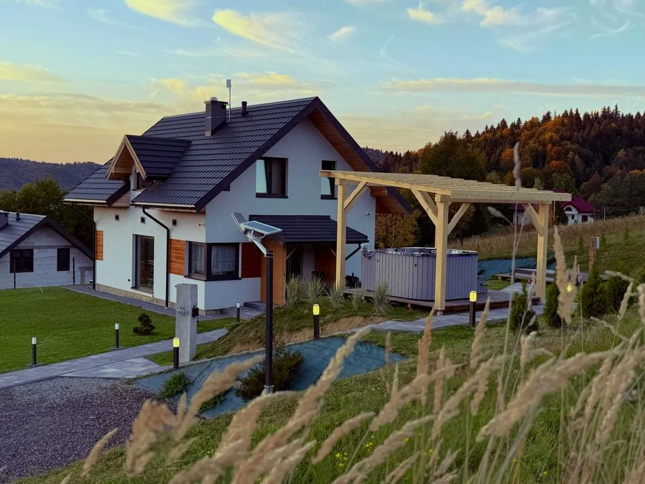 Widokówka Bieszczady – domek na wyłączność – Prywatne Jacuzzi – Widok na góry – 8 osóba