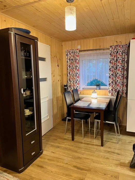 Domek drewniany z SAUNA i Jacuzzi JEZIORSKO – zdjęcie 6