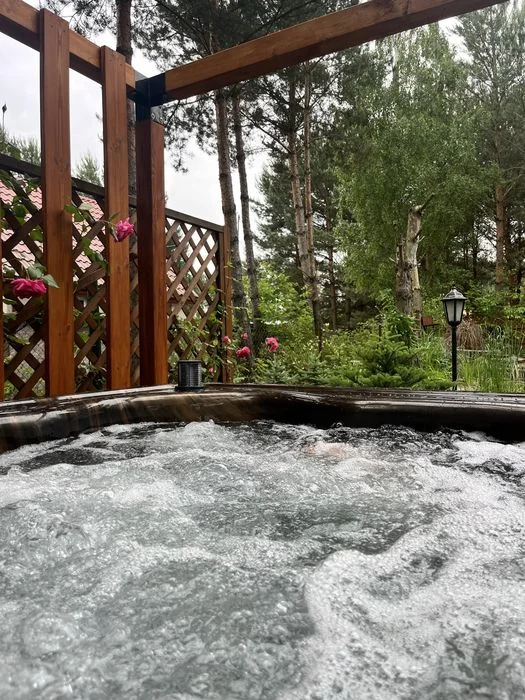Domek drewniany z SAUNA i Jacuzzi JEZIORSKO – zdjęcie 3