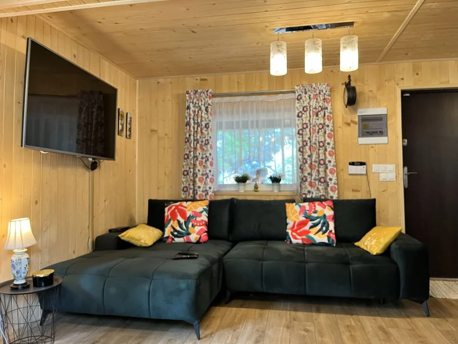 Domek drewniany z SAUNA i Jacuzzi JEZIORSKO – zdjęcie 7