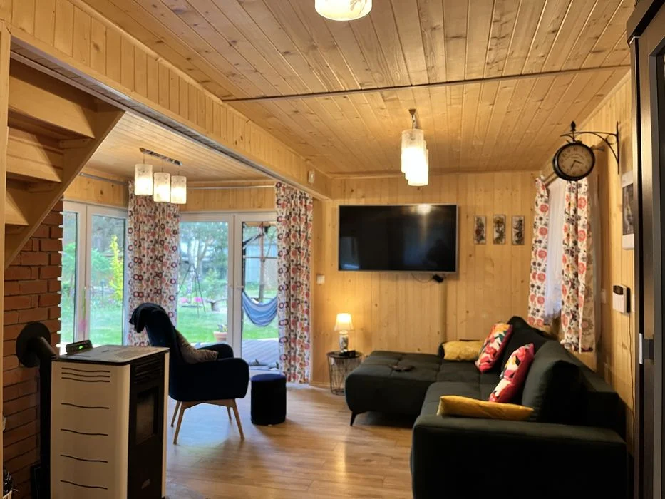Domek drewniany z SAUNA i Jacuzzi JEZIORSKO – zdjęcie 8