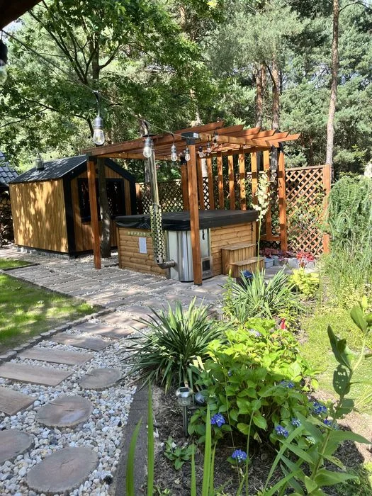 Domek drewniany z SAUNA i Jacuzzi JEZIORSKO – zdjęcie 2