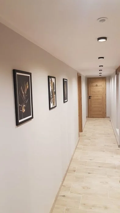 Pracownicze pokoje z łazienkami dla firm.