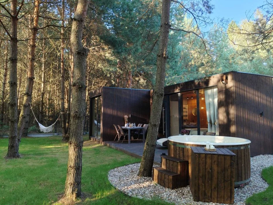 Domki na wynajem w lesie pod Warszawą - jacuzzi i sauna