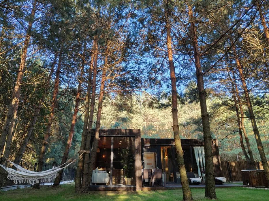 Domki na wynajem w lesie pod Warszawą - jacuzzi i sauna – zdjęcie 4