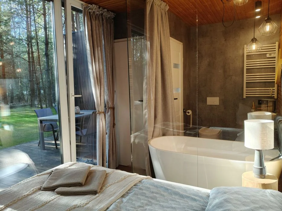 Domki na wynajem w lesie pod Warszawą - jacuzzi i sauna – zdjęcie 9