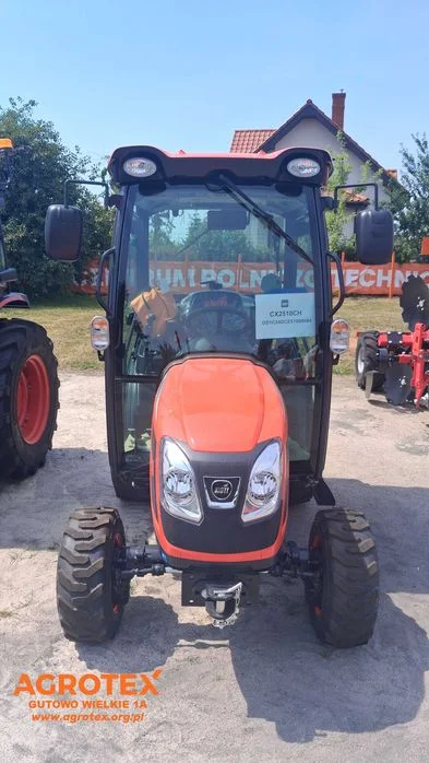 Ciągnik rolniczy Kioti CX2510C – zdjęcie 3