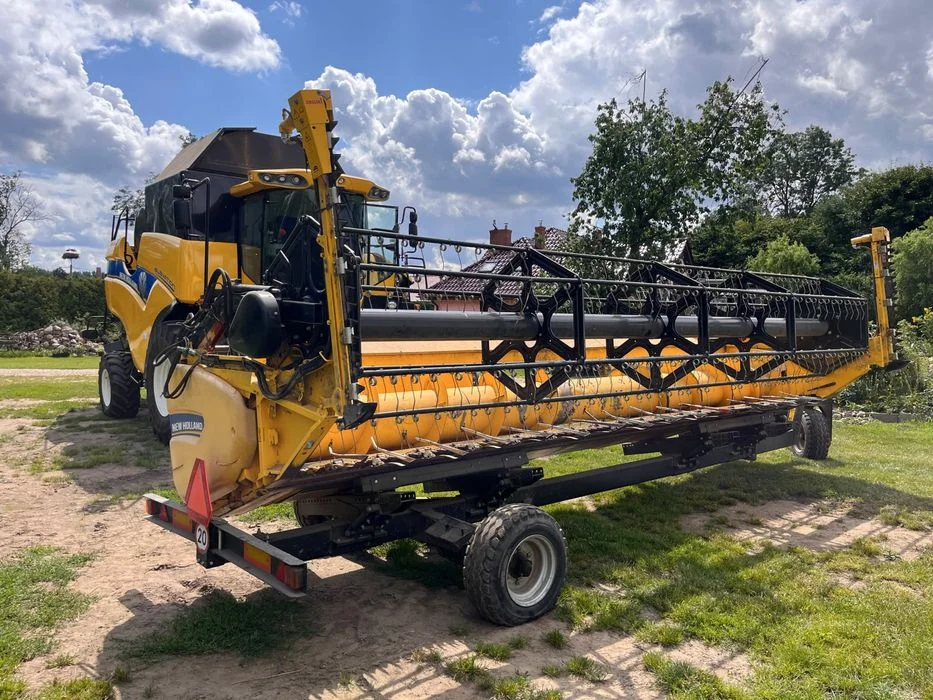 New Holland Cx 6090 – 2015 R. – Tylko 447Mth – Heder 6,9 M
