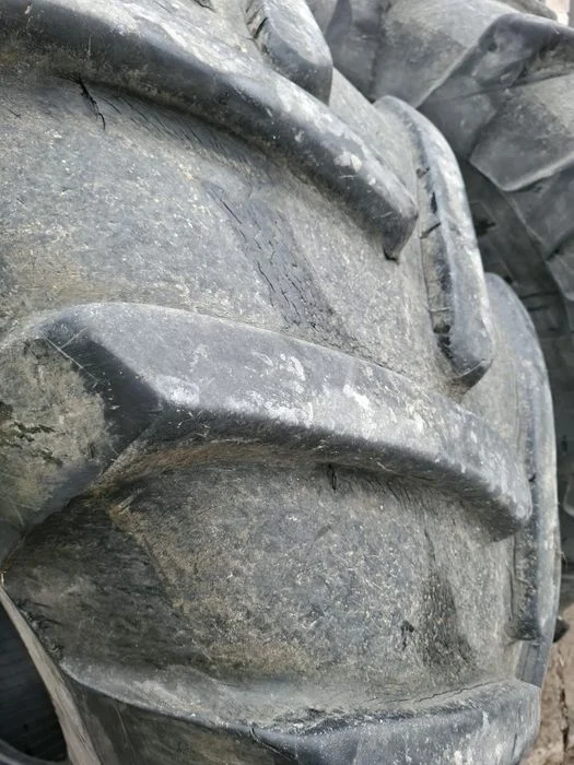 Opony Michelin 650/75/32 – zdjęcie 2