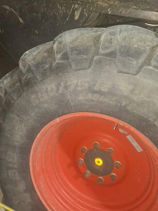 Opony Michelin 650/75/32 – zdjęcie 3