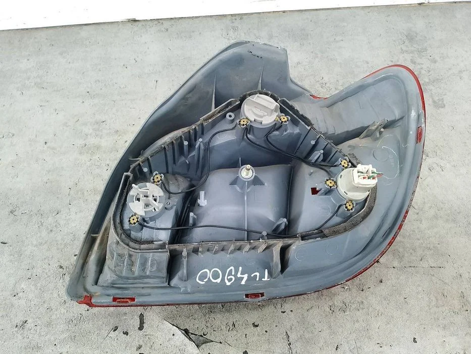 Lampa Tylna Lewa Toyota Yaris I 53-08701L 52-005 Hatchback 3D – zdjęcie 3