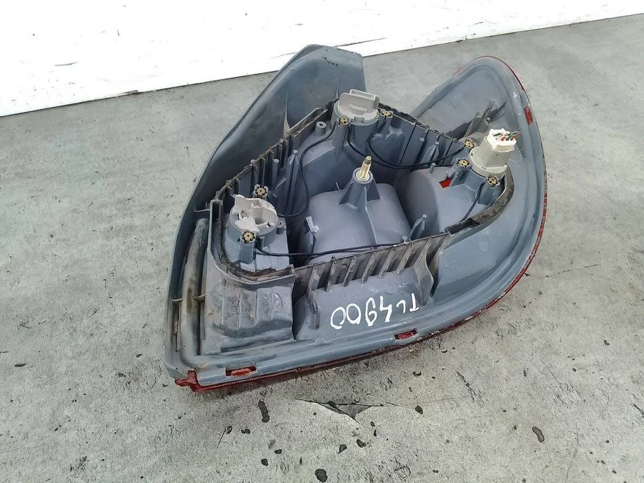 Lampa Tylna Lewa Toyota Yaris I 53-08701L 52-005 Hatchback 3D – zdjęcie 2