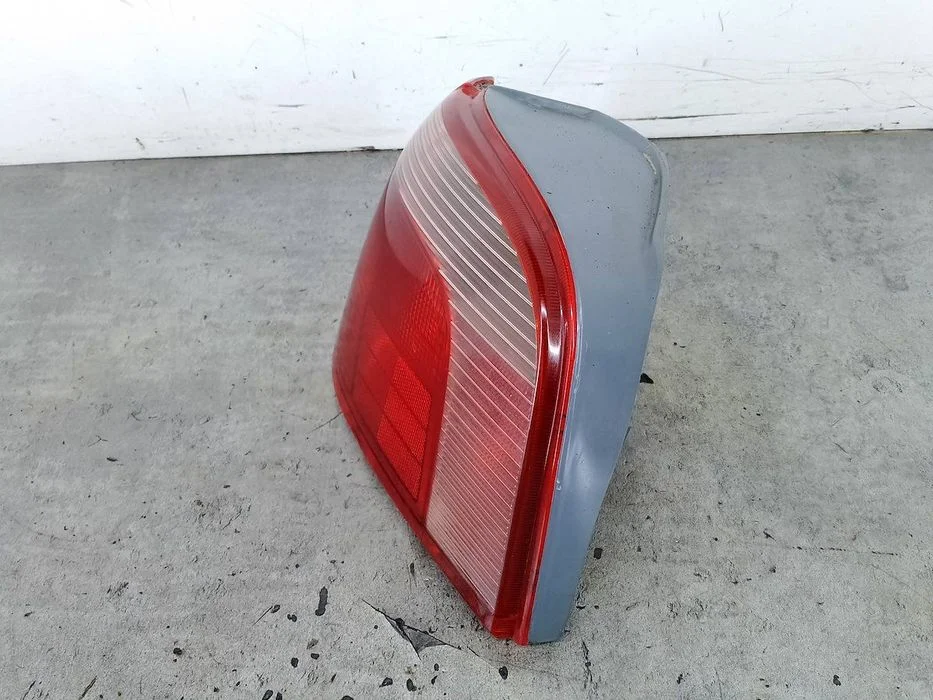 Lampa Tylna Lewa Toyota Yaris I 53-08701L 52-005 Hatchback 3D – zdjęcie 4