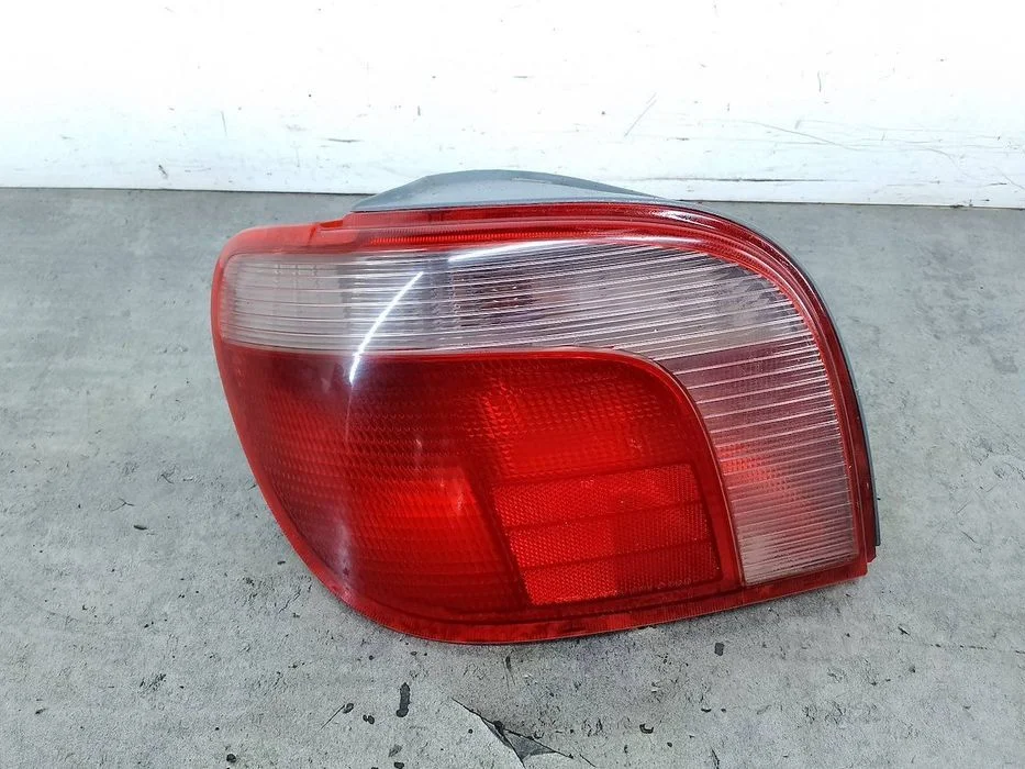 Lampa Tylna Lewa Toyota Yaris I 53-08701L 52-005 Hatchback 3D