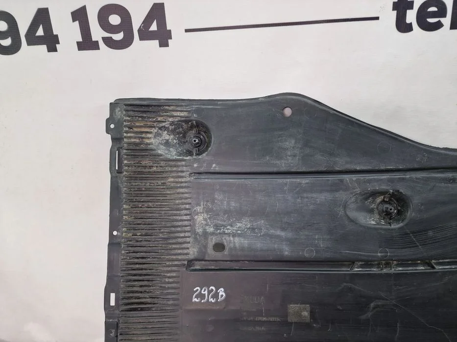 Audi A3 8V0 , Skoda Octavia 3 Iii 5E0 , Vw Sportsvan Lewa Osłona Podwozia , Nr 5Q0825201Af , Nr Aukcji Nsł292 – zdjęcie 7