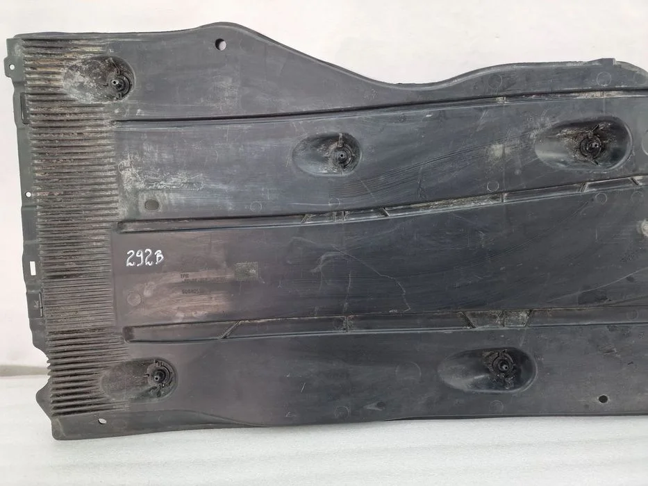 Audi A3 8V0 , Skoda Octavia 3 Iii 5E0 , Vw Sportsvan Lewa Osłona Podwozia , Nr 5Q0825201Af , Nr Aukcji Nsł292 – zdjęcie 8