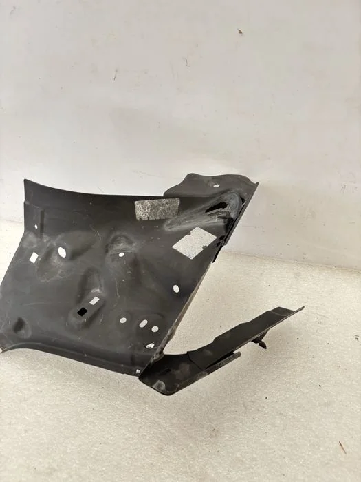 Ford Mondeo MK5 Fusion mocowanie lampy lewy tył tylny koszyk pod lampę poszycie wnęka – zdjęcie 2