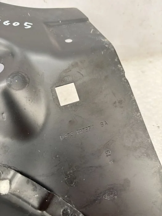 Ford Mondeo MK5 Fusion mocowanie lampy lewy tył tylny koszyk pod lampę poszycie wnęka – zdjęcie 6