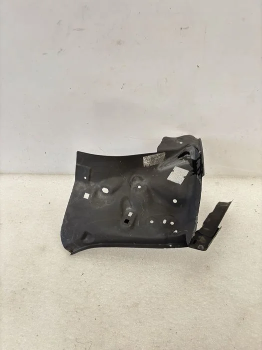 Ford Mondeo MK5 Fusion mocowanie lampy lewy tył tylny koszyk pod lampę poszycie wnęka