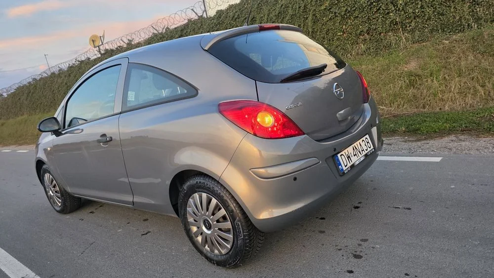 OPEL CORSA D 1.2 Benzyna 2013r Salon PL Maly przebieg – zdjęcie 2