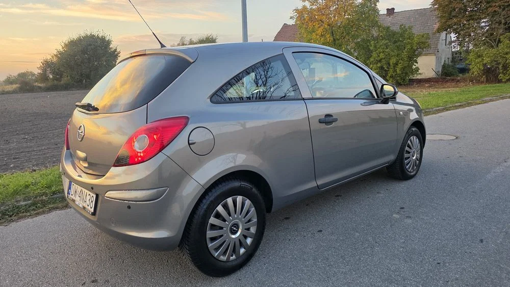 OPEL CORSA D 1.2 Benzyna 2013r Salon PL Maly przebieg – zdjęcie 4